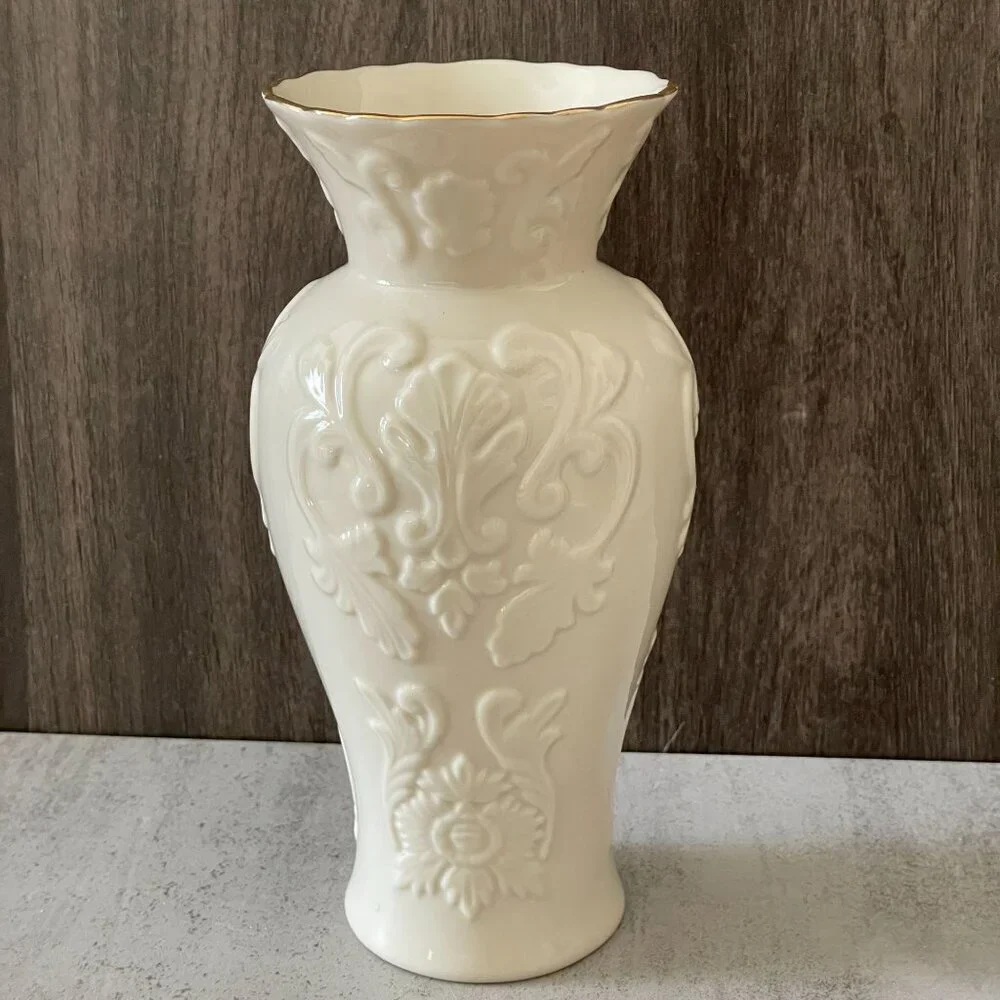 Lenox Vintage Georgian Collection Cream Gold Rim Embossed 7